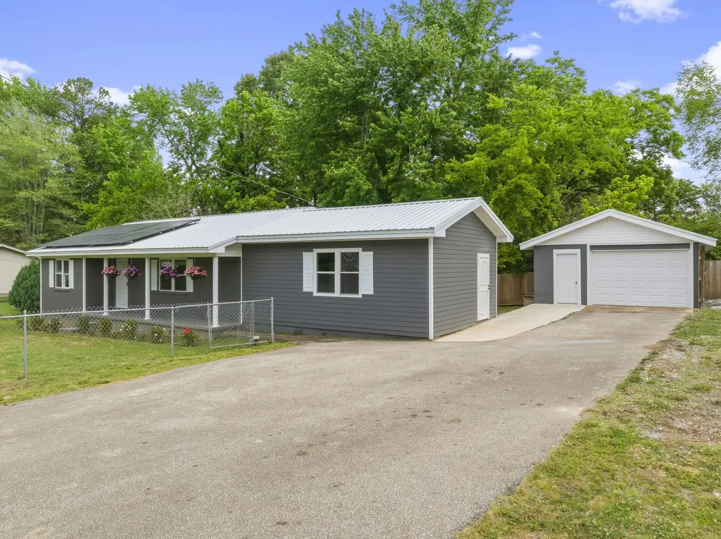 767 Georgia Ave, S Parsons TN 38363