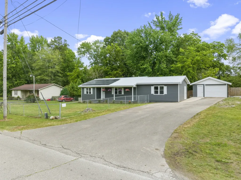 767 Georgia Ave, S Parsons TN 38363