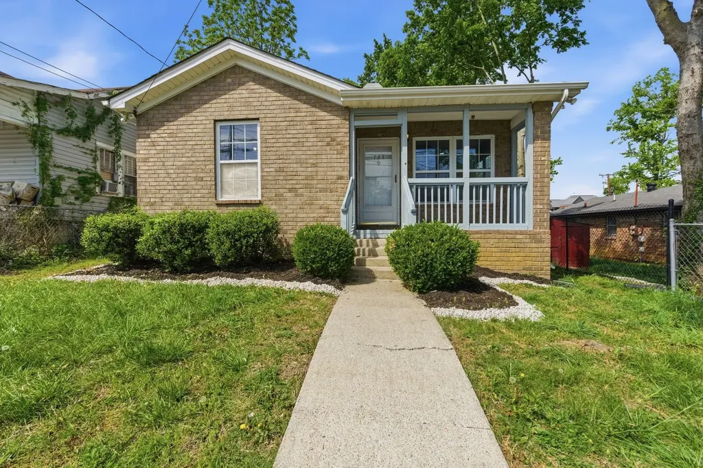 737 25th Ave, N Nashville TN 37208
