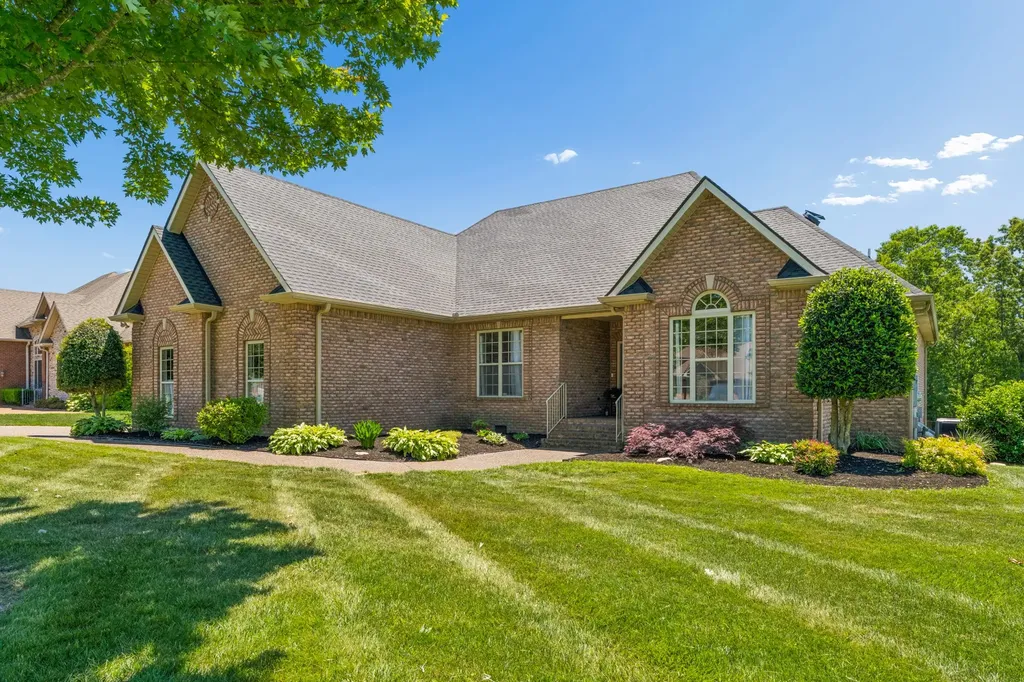 1038 Briarwood Drive Cottontown TN 37048