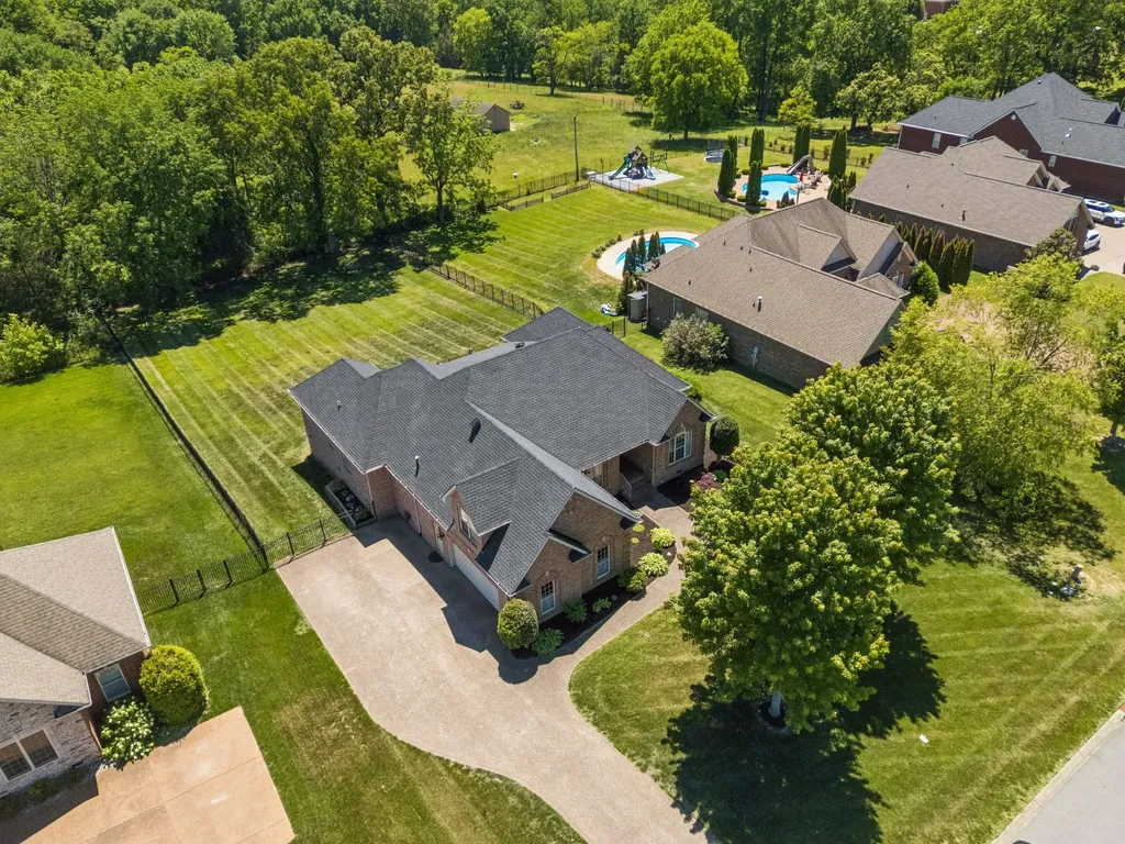 1038 Briarwood Drive Cottontown TN 37048