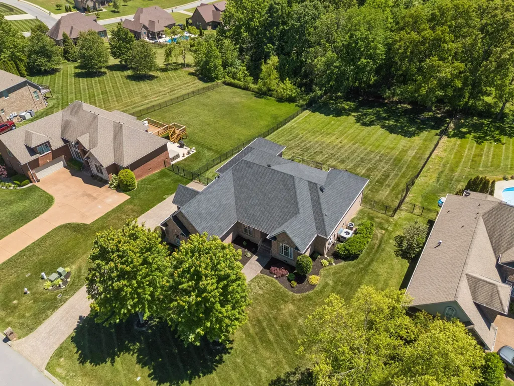 1038 Briarwood Drive Cottontown TN 37048