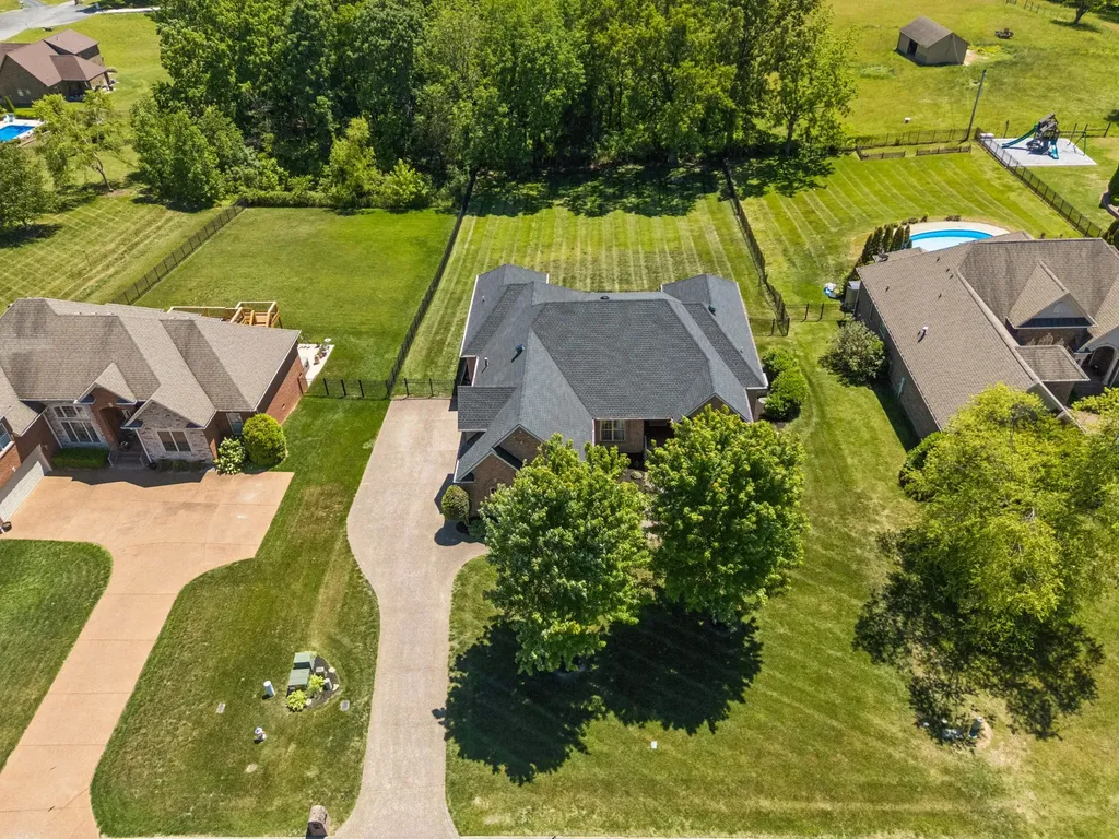1038 Briarwood Drive Cottontown TN 37048