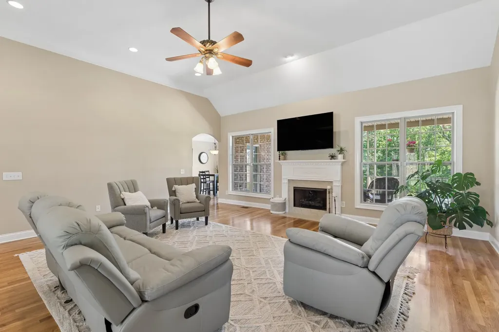 1038 Briarwood Drive Cottontown TN 37048