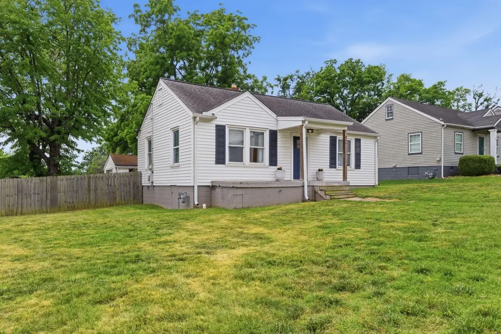 944 Chickasaw Avenue Nashville TN 37207