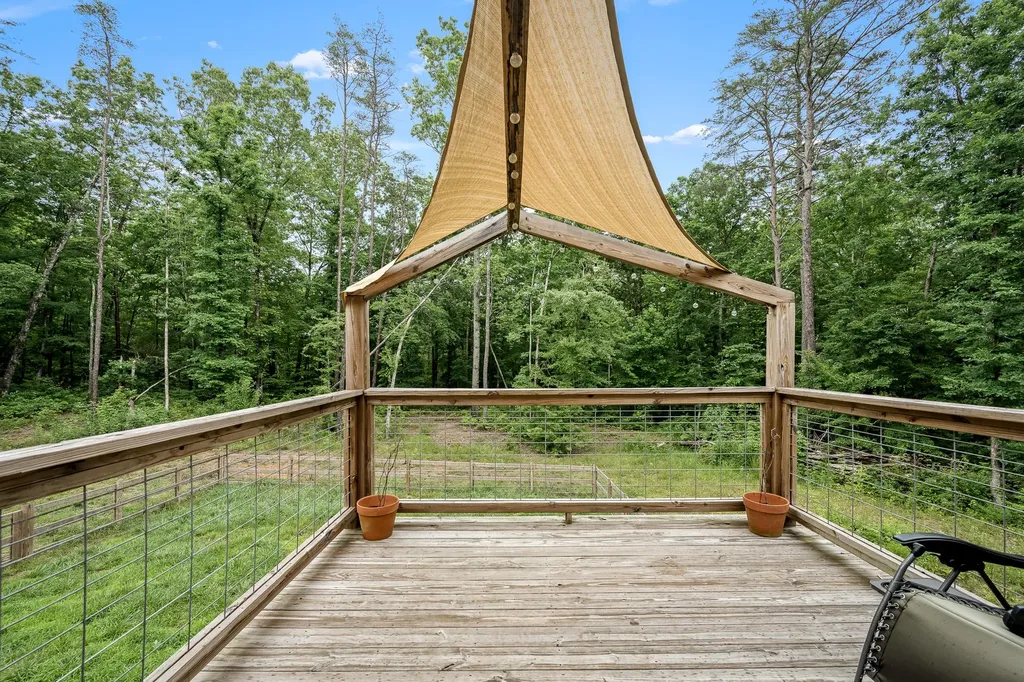 1361 Old Highway 56 Altamont TN 37301