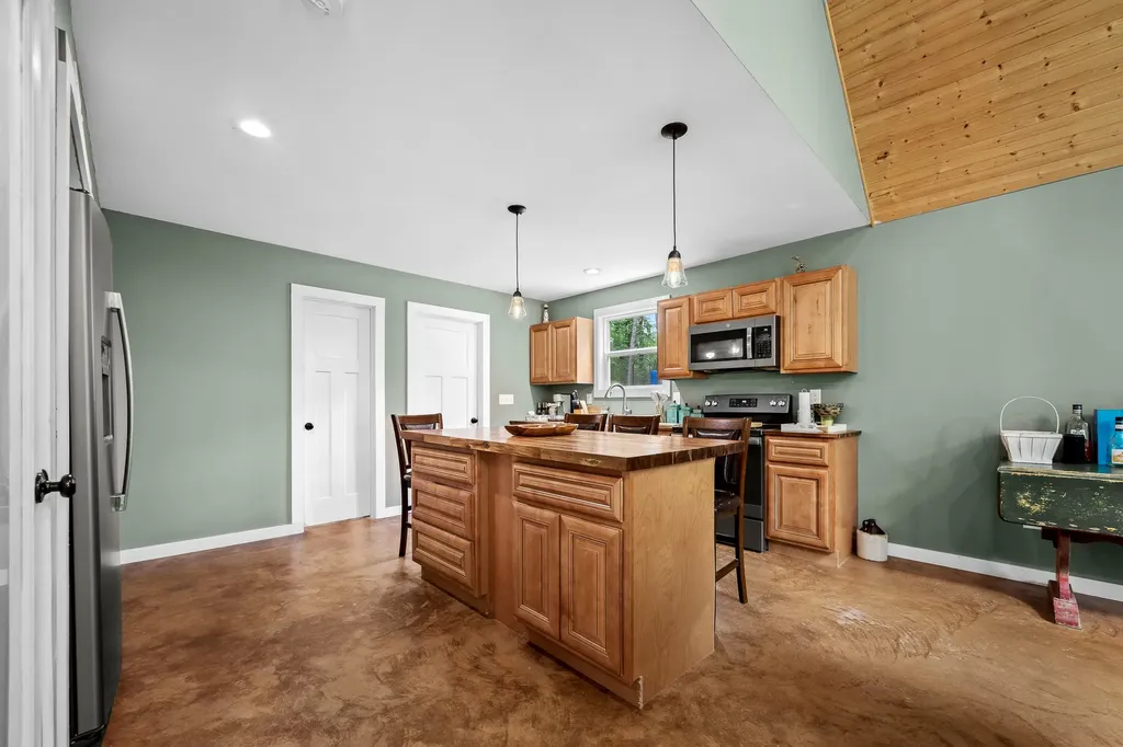 1361 Old Highway 56 Altamont TN 37301
