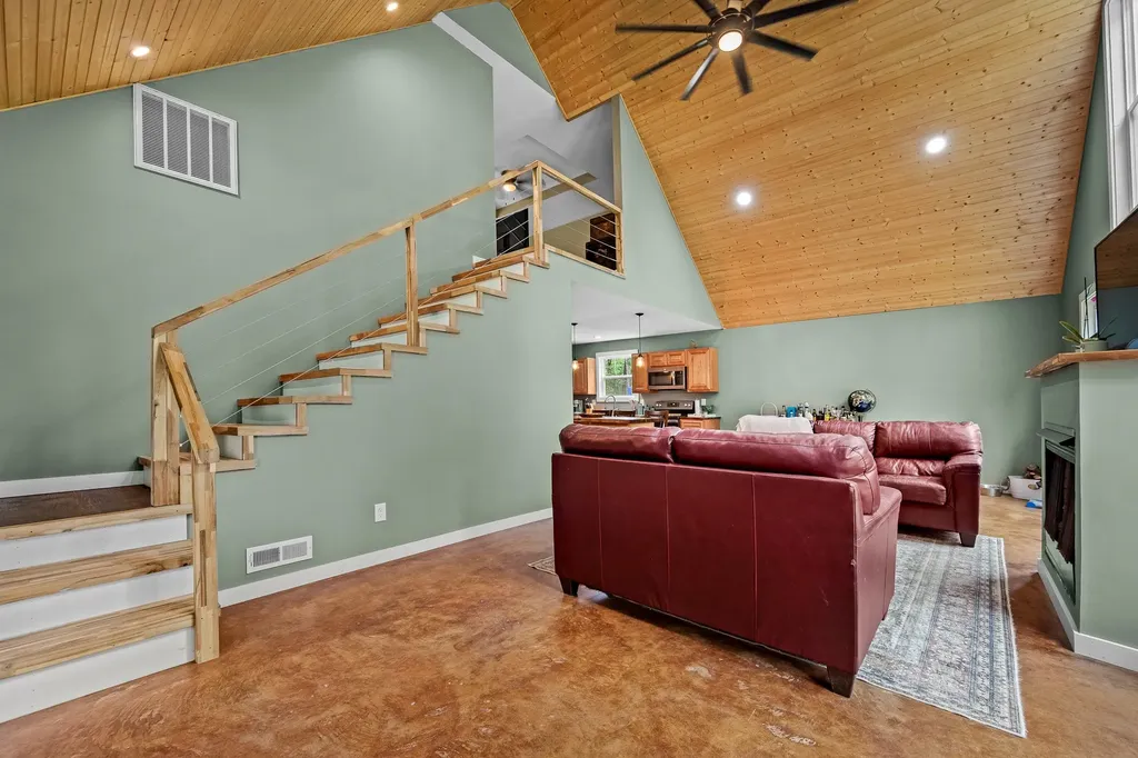 1361 Old Highway 56 Altamont TN 37301