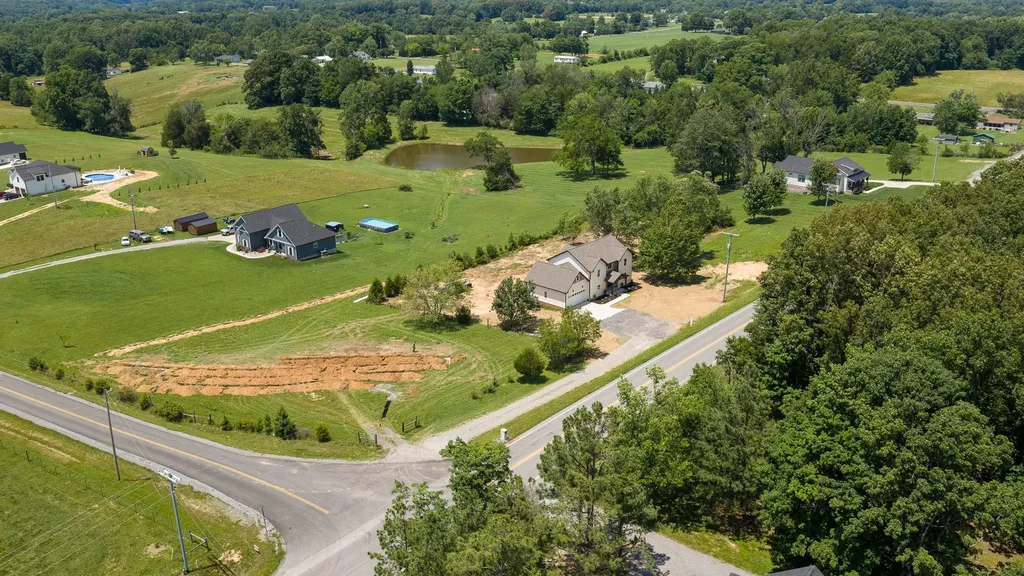 3305 Dobbins Pike Portland TN 37148