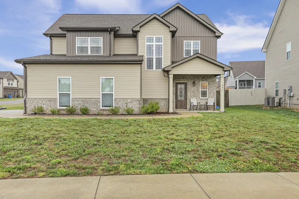 991 Cherry Blossom Lane Clarksville TN 37040