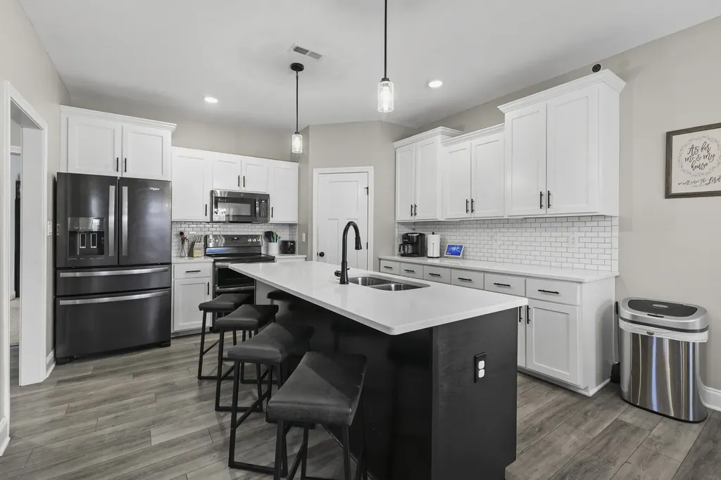 991 Cherry Blossom Lane Clarksville TN 37040