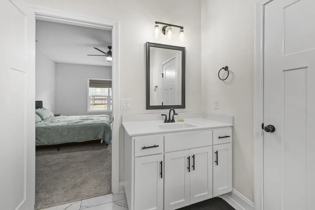 991 Cherry Blossom Lane Clarksville TN 37040