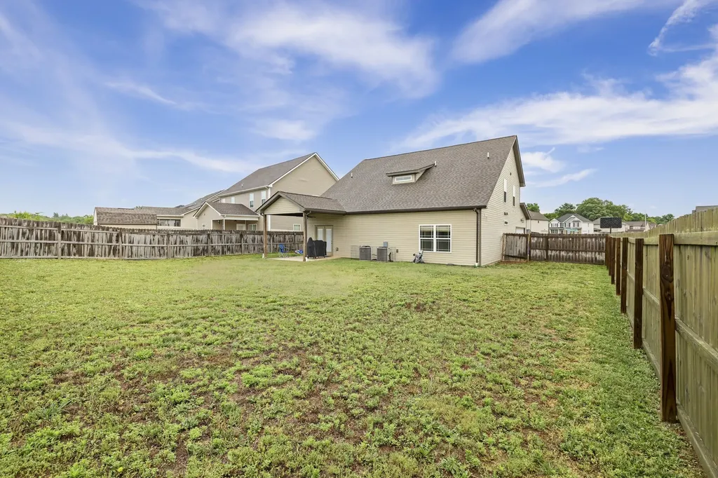 991 Cherry Blossom Lane Clarksville TN 37040