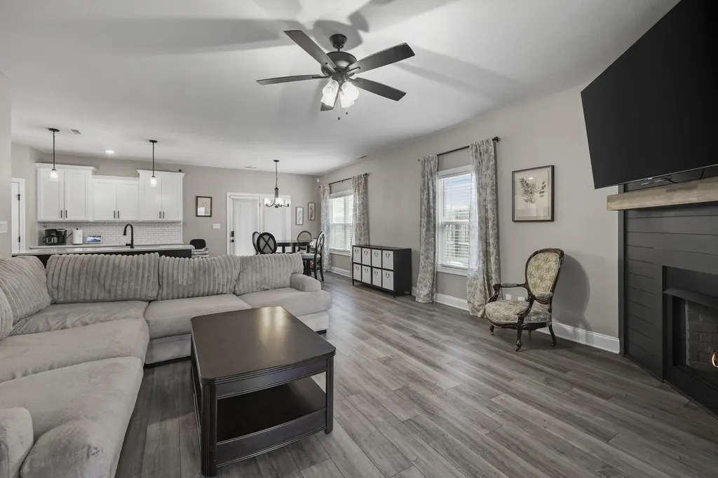 991 Cherry Blossom Lane Clarksville TN 37040