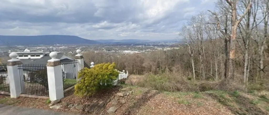 Chattanooga TN, W Shadowlawn Drive