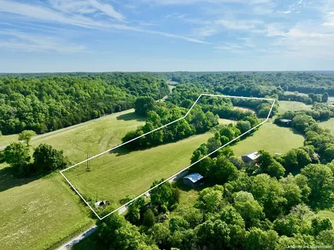1 Fattybread Branch Road Williamsport TN 38487