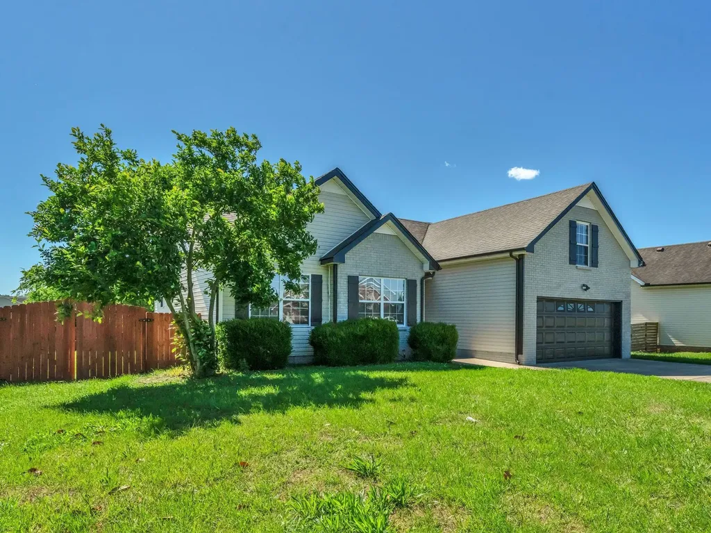 3825 Roscommon Way Clarksville TN 37040