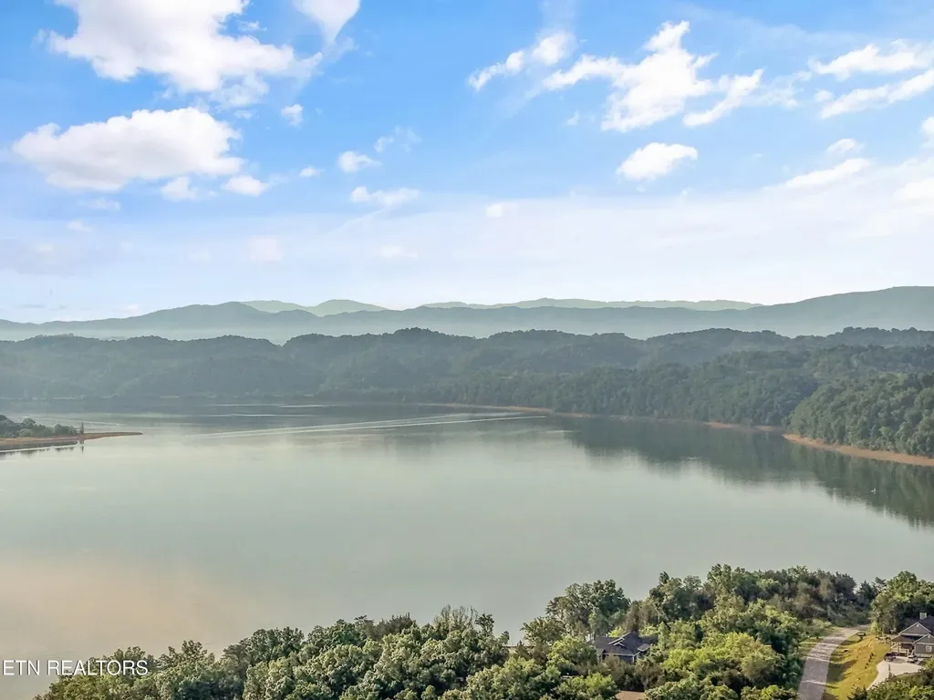 313 Sunrise Trail Dandridge TN 37725