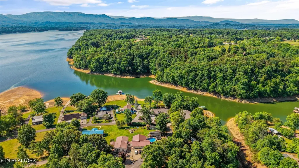 2177 Riverview Drive Dandridge TN 37725