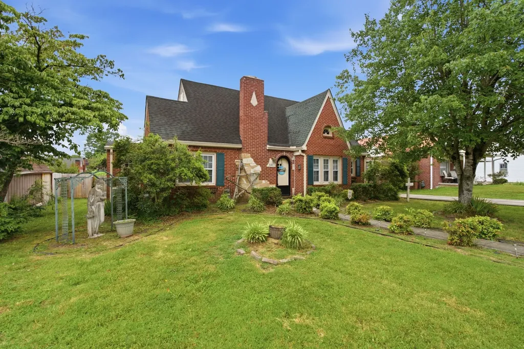 518 Jefferson Ave, E Carthage TN 37030