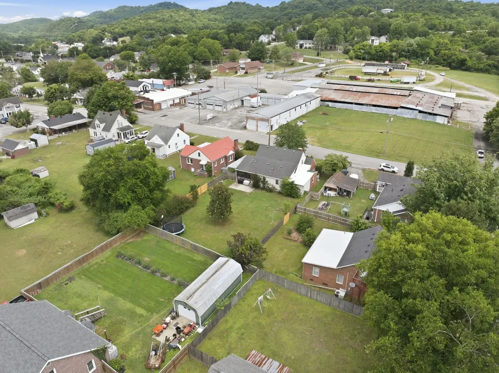 518 Jefferson Ave, E Carthage TN 37030
