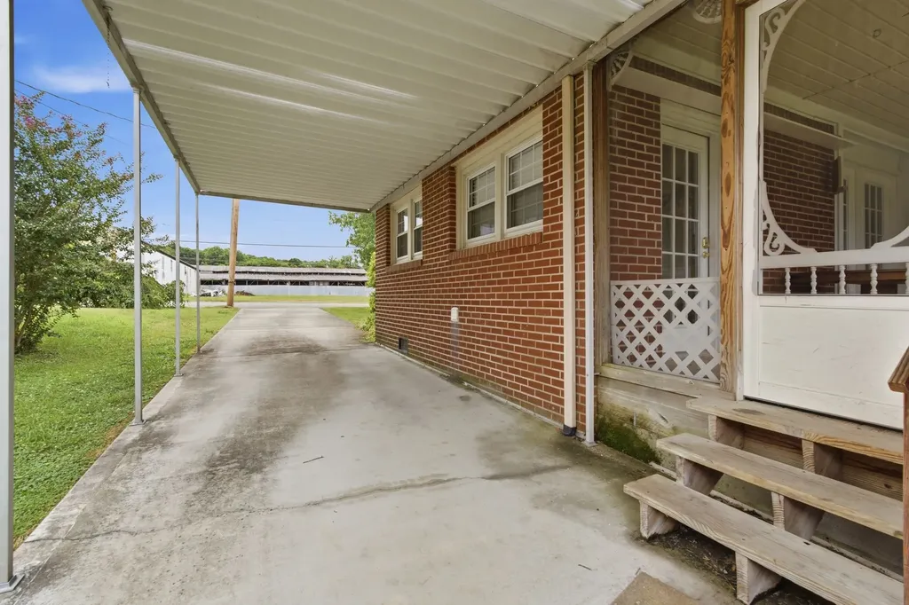 518 Jefferson Ave, E Carthage TN 37030