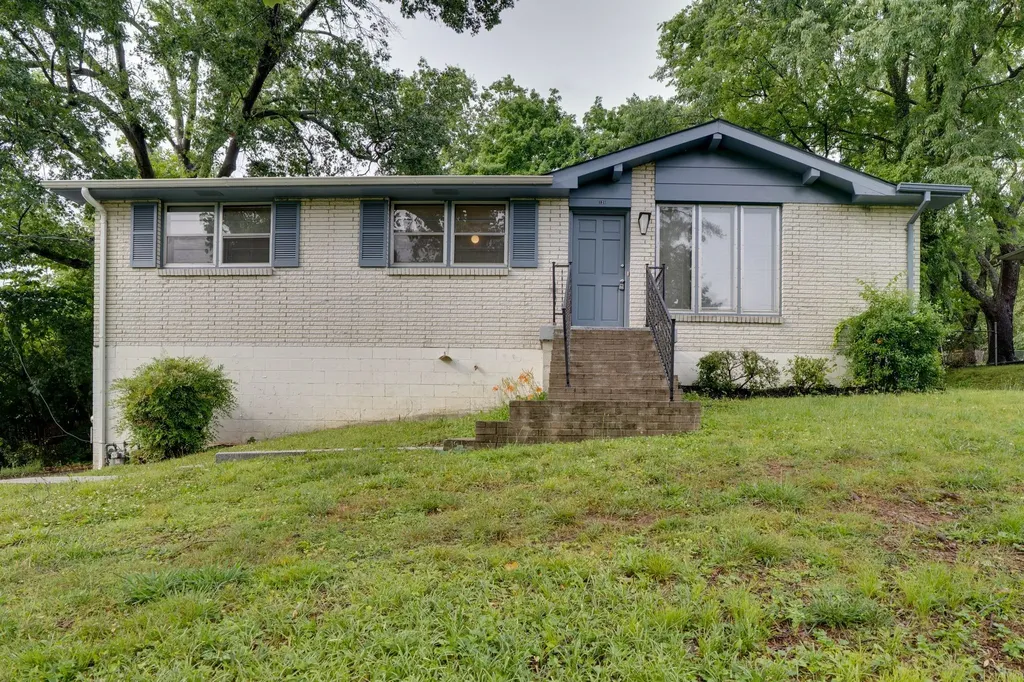 125 Curtis Cross Roads Hendersonville TN 37075