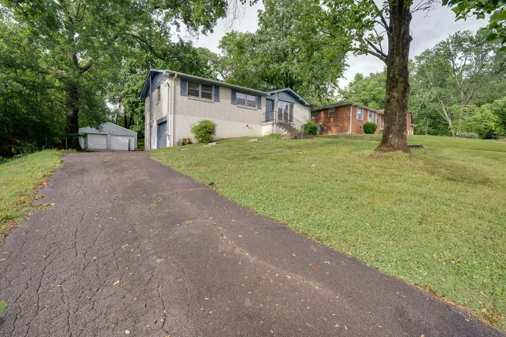 125 Curtis Cross Roads Hendersonville TN 37075