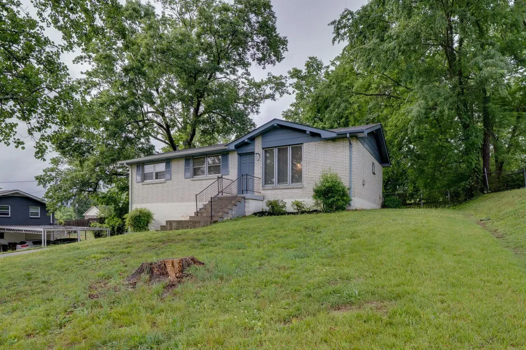 125 Curtis Cross Roads Hendersonville TN 37075