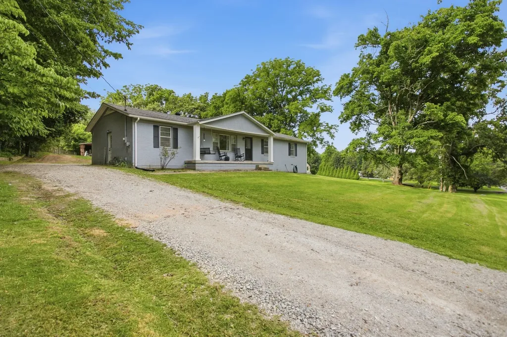 2040 Glencoe Road Culleoka TN 38451