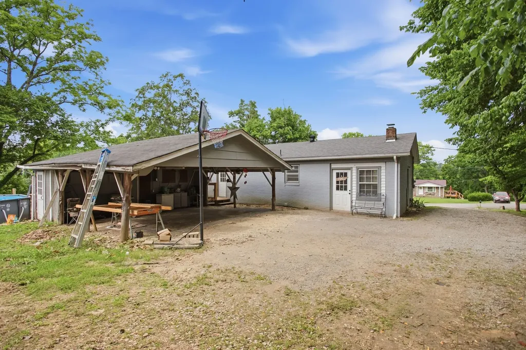2040 Glencoe Road Culleoka TN 38451