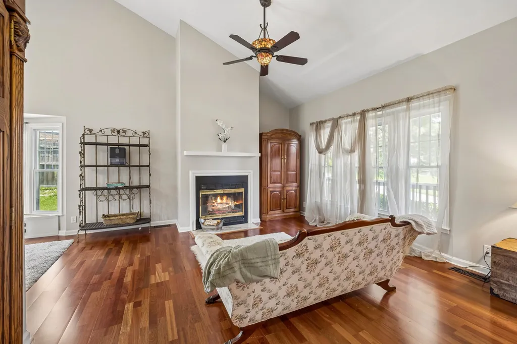 1105 Blythe Ct, E Nashville TN 37221