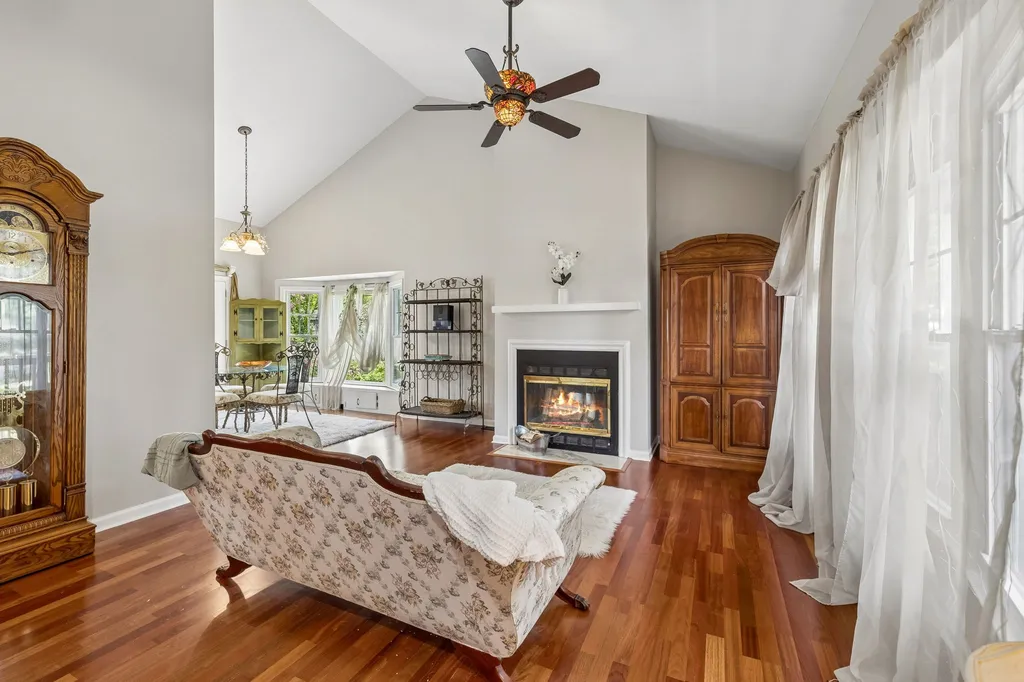 1105 Blythe Ct, E Nashville TN 37221