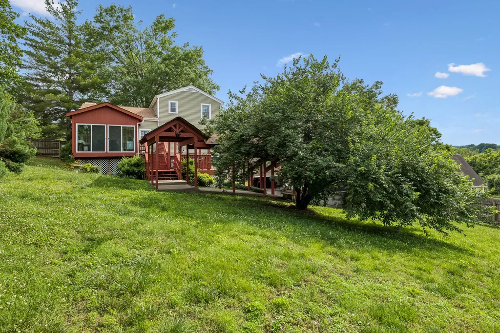 1105 Blythe Ct, E Nashville TN 37221