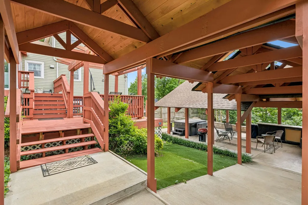 1105 Blythe Ct, E Nashville TN 37221