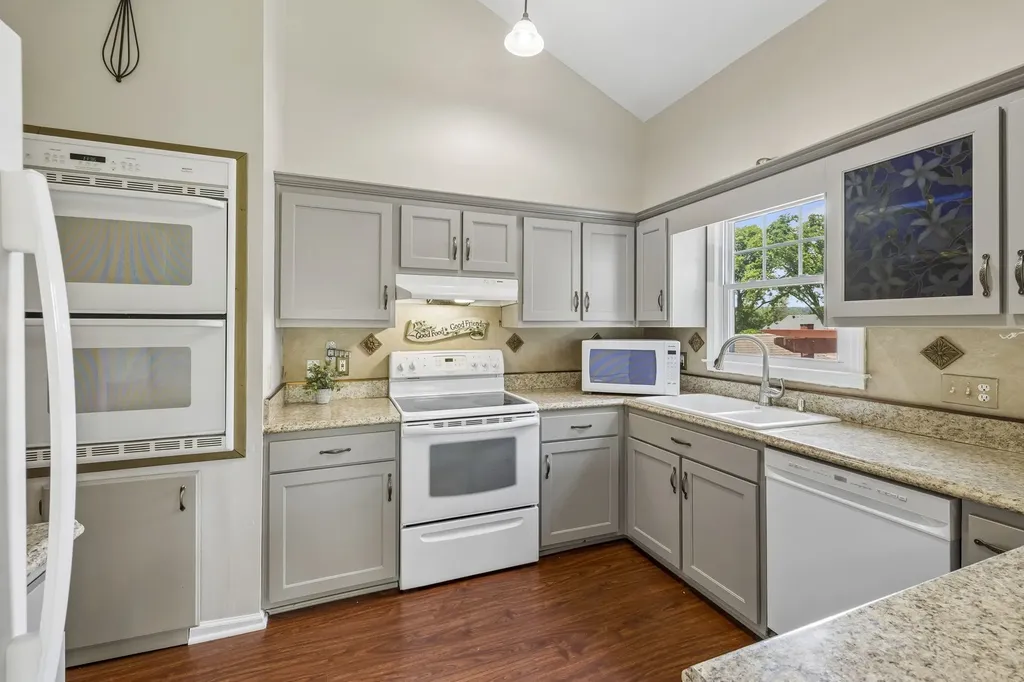 1105 Blythe Ct, E Nashville TN 37221