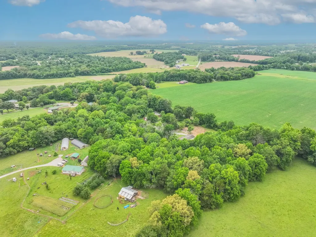 208 Rhoads Lane Hillsboro TN 37342