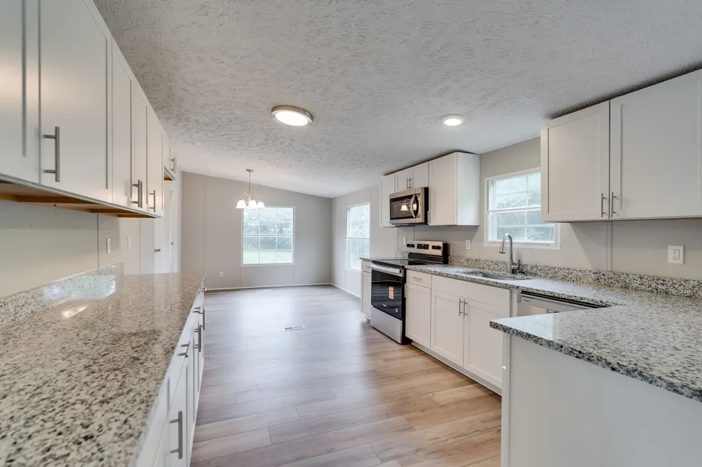 208 Rhoads Lane Hillsboro TN 37342