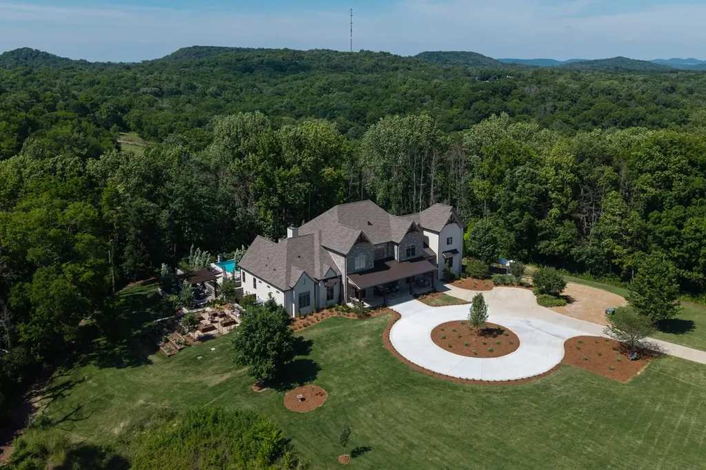 5019 Hilltop Lane College Grove TN 37046
