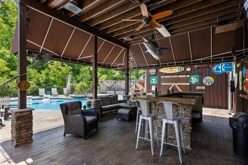 7646 Highway 100 Bon Aqua TN 37025