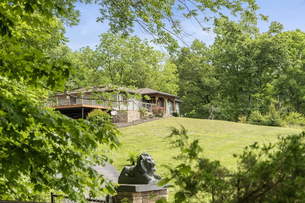 7623 Highway 100 Bon Aqua TN 37025