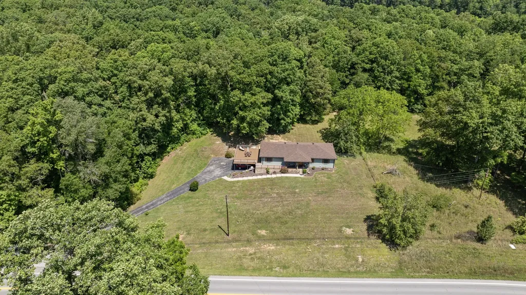 7623 Highway 100 Bon Aqua TN 37025