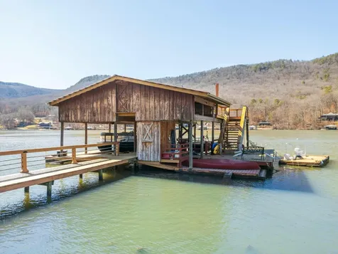 7286 Mullins Cove Road Whitwell TN 37397