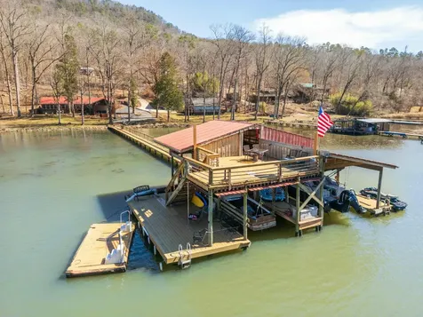 7286 Mullins Cove Road Whitwell TN 37397