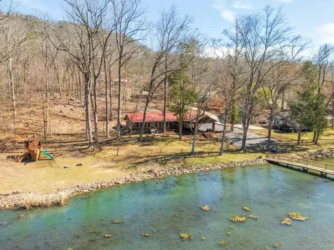 7286 Mullins Cove Road Whitwell TN 37397