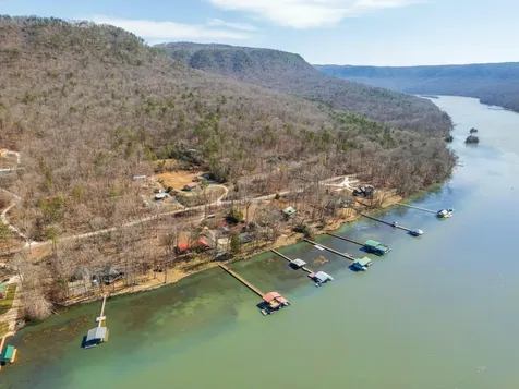 7286 Mullins Cove Road Whitwell TN 37397