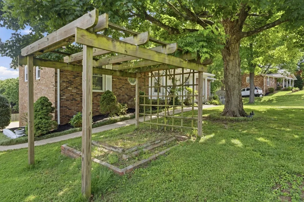 135 Gatone Drive Hendersonville TN 37075
