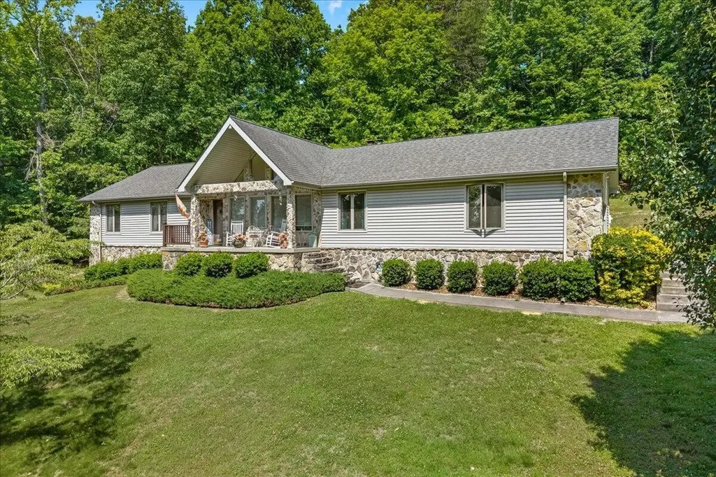 456 County Road 135 Riceville TN 37370