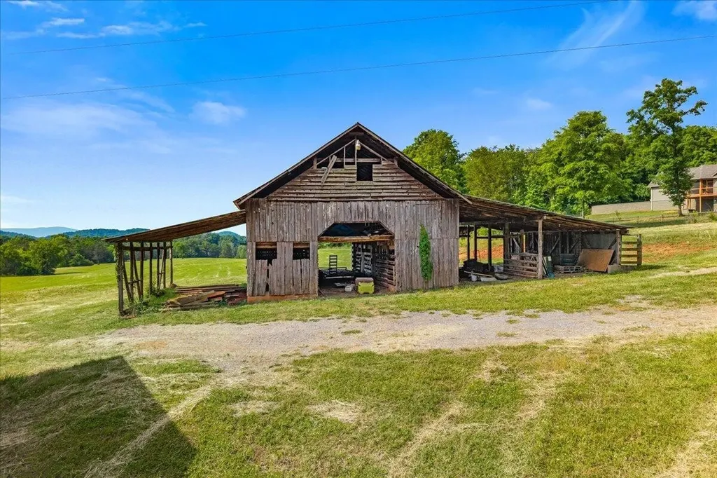 21 County Road 675 Riceville TN 37370
