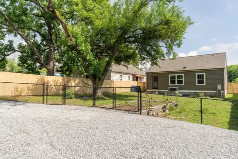 2202 Chamberlain Avenue Chattanooga TN 37404